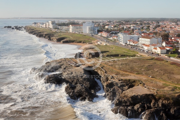 Mer agitée sur La corniche de Saint-Hilaire-de-Riez vue du ciel