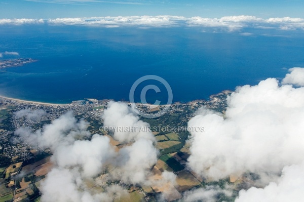 Photo aérienne au dessus des nuages de La Turballe 44