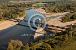 Pont suspendu à Bonny-sur-Loire 45