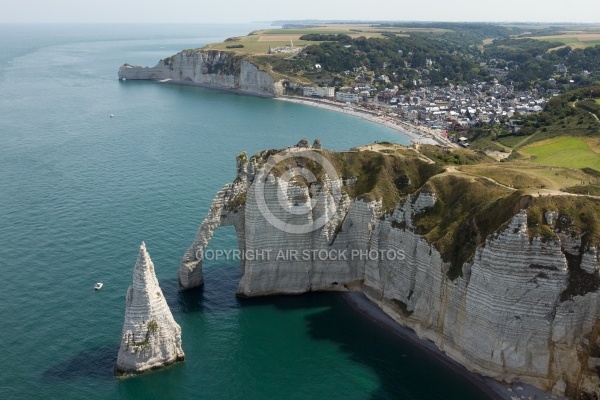 Arche et Aiguille de la falaise d  Etretat 76