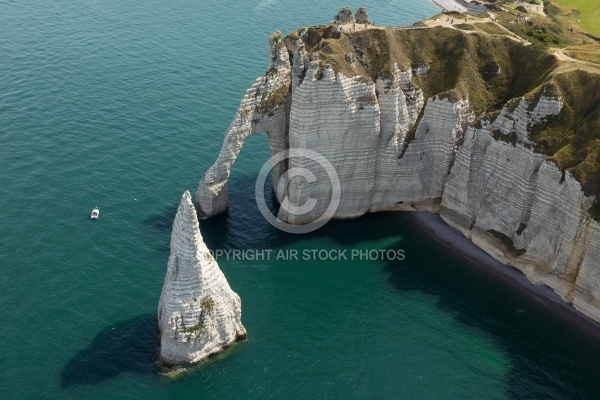 Arche et Aiguille de la falaise d  Etretat 76