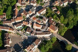 Arcy-sur-Cure vue du ciel, departement de l Yonne en Bourgogne