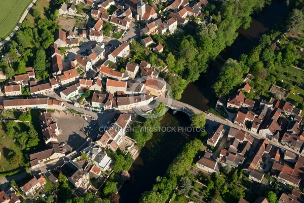 Arcy-sur-Cure vue du ciel, departement de l Yonne en Bourgogne