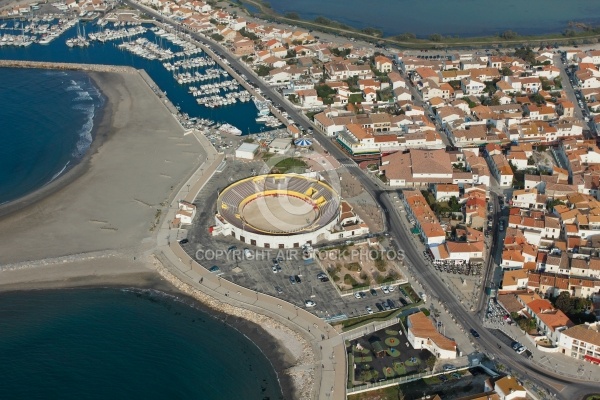 Arènes de Saintes Maries de la Mer vue du ciel