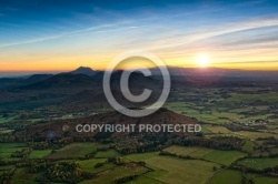 Auvergne coucher de soleil vue du ciel