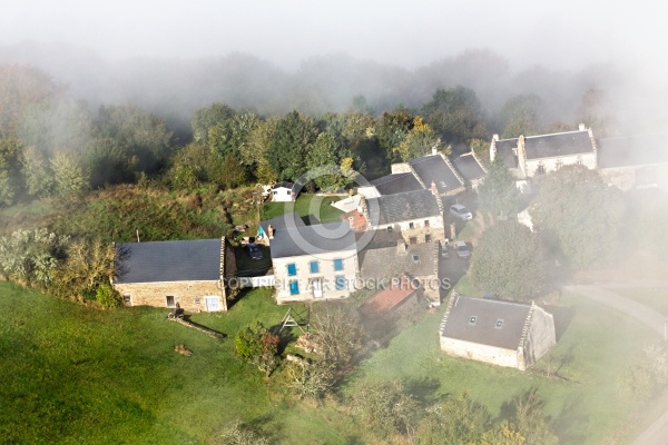 Auvergne vue du ciel en paramoteur