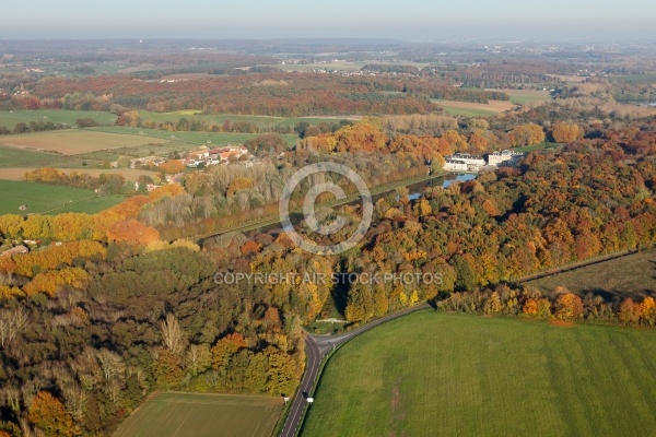 Chateau du marais vue du ciel en Automne