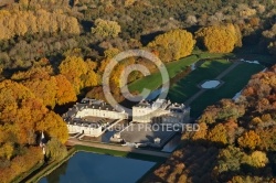 Château du marais vue du ciel en Automne