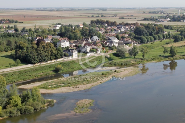 Cour sur Loire vu du ciel, région centre-val-de-Loire