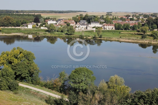 Cour sur Loire vu du ciel, région centre-val-de-Loire