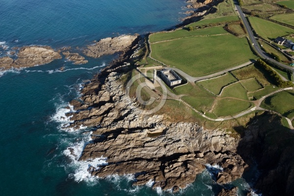 Cénotaphe de la Pointe de St-Mathieu vue du ciel