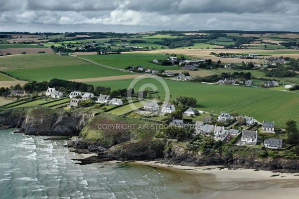 Falaises de Pentrez vue du ciel et nuage, Finistère