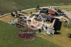 Ferme agricole à Sully-sur-Loire vue du ciel