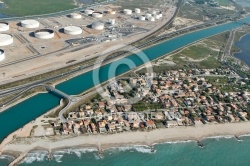 Frontigna-plage et dépôt de pétrole