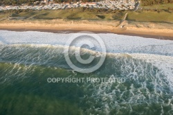 houle et surf à Brétignolles-sur-Mer vue du ciel