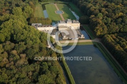 Le  Château du Marais Le Val-Saint-Germain vue du ciel