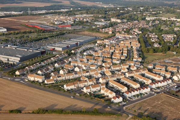 Lotissement pavillonnaire Etampes vue du ciel