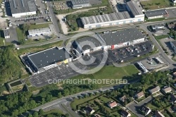 Maintenon vue du ciel, IntermarchÃ© et BricomarchÃ© de Pierres 2