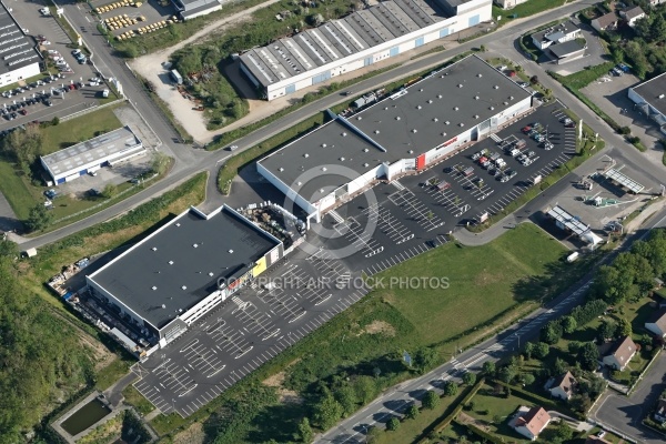 Maintenon vue du ciel, IntermarchÃ© et BricomarchÃ© de Pierres 2