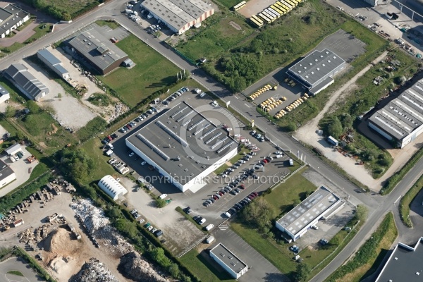 Maintenon vue du ciel, zone commerciale de Pierres 28