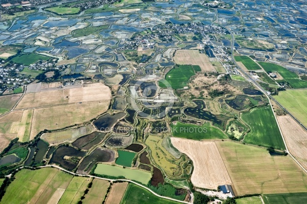 Marais salants de Guérande vue du ciel