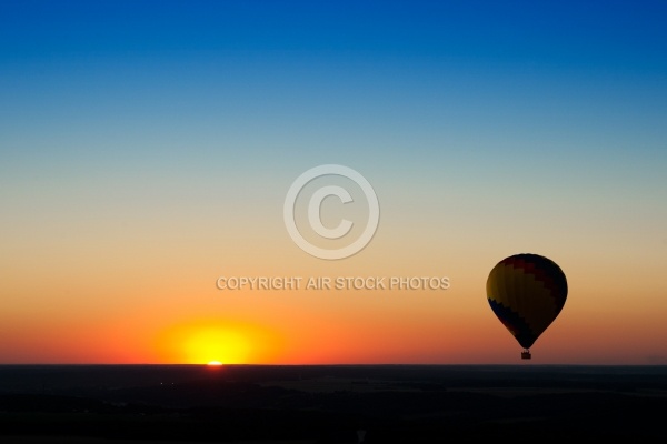 Montgolfière, coucher de soleil