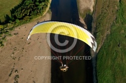 Paramoteur au dessus de la Loire