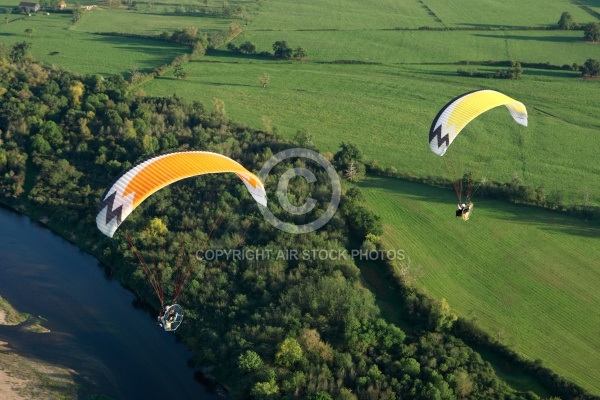 Paramoteur au dessus de la Loire