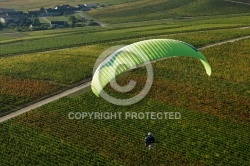 Paramoteur au dessus des vignes de Sancerres 18