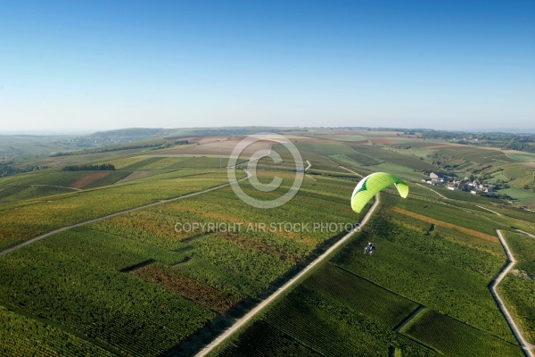 Paramoteur au dessus des vignes de Sancerres 18