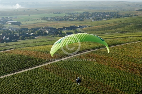 Paramoteur au dessus des vignes de Sancerres 18