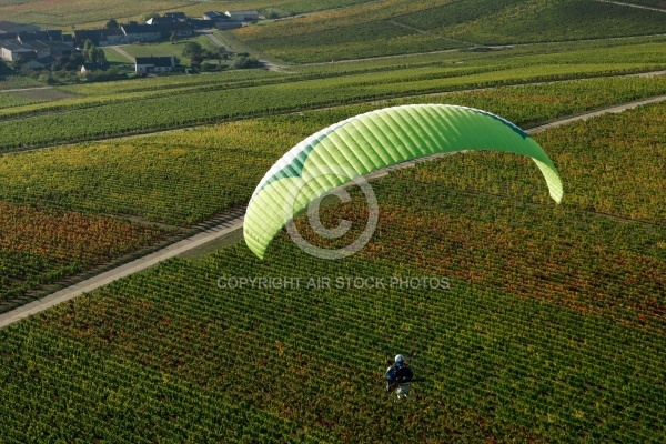 Paramoteur au dessus des vignes de Sancerres 18