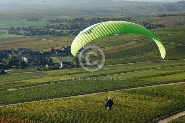 Paramoteur au dessus des vignes de Sancerres 18