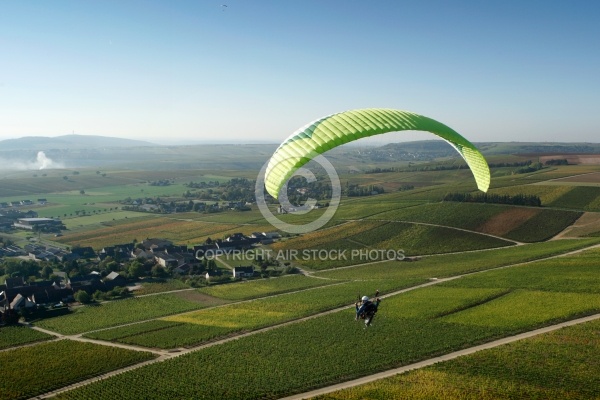 Paramoteur au dessus des vignes de Sancerres 18