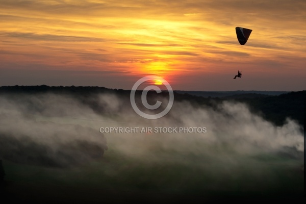 Paramoteur coucher de soleil