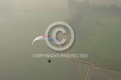 Paramoteur dans la brume, Blois 41