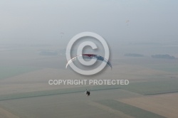 Paramoteur dans la brume, Blois 41