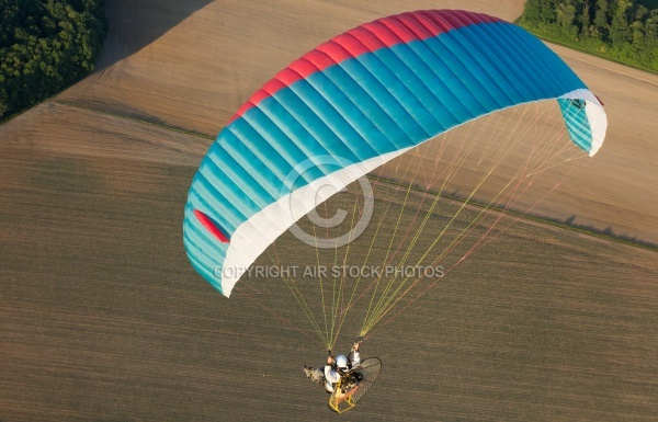 Paramoteur en vol  en gros plan