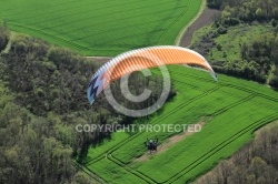 parapente champ de blÃ© vert