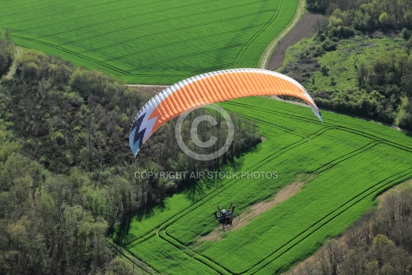 parapente champ de blÃ© vert