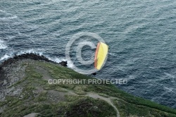 Parapente vu du ciel Beg ar Véchen , Finistère Parapente vu du ciel Beg ar Véchen , Finistère