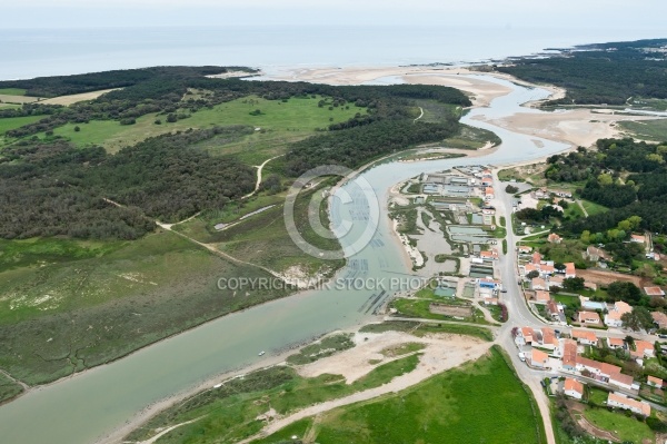 Parc a Huitres Port de Talmont-Saint-Hilaire