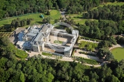 photo aerienne chateau de Rochefort-en-yvelines 78