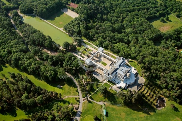 photo aerienne chateau de Rochefort-en-yvelines 78