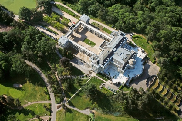 photo aerienne chateau de Rochefort-en-yvelines 78