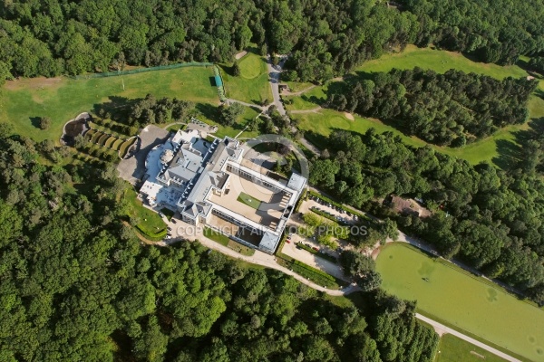 photo aerienne chateau de Rochefort-en-yvelines 78