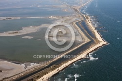 Photo aerienne digues Salins de Giraud