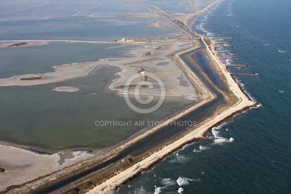 Photo aerienne digues Salins de Giraud