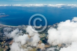 Photo aérienne au dessus des nuages de La Turballe 44