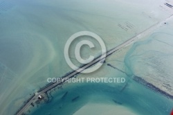 Photo aérienne du passage du Gois à marrée haute